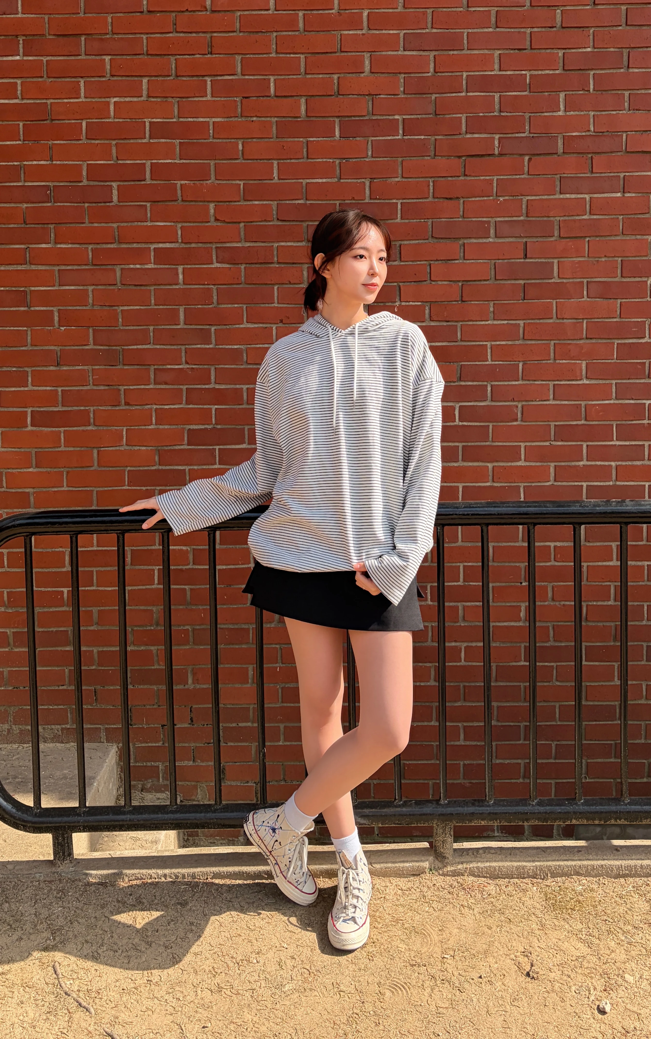 DAYSTAND 슬림 스트라이프 루즈 후드 티셔츠 추가 이미지 4