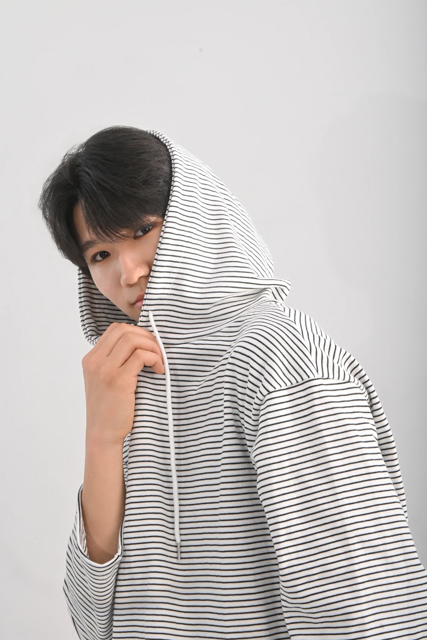 DAYSTAND 슬림 스트라이프 루즈 후드 티셔츠 추가 이미지 11