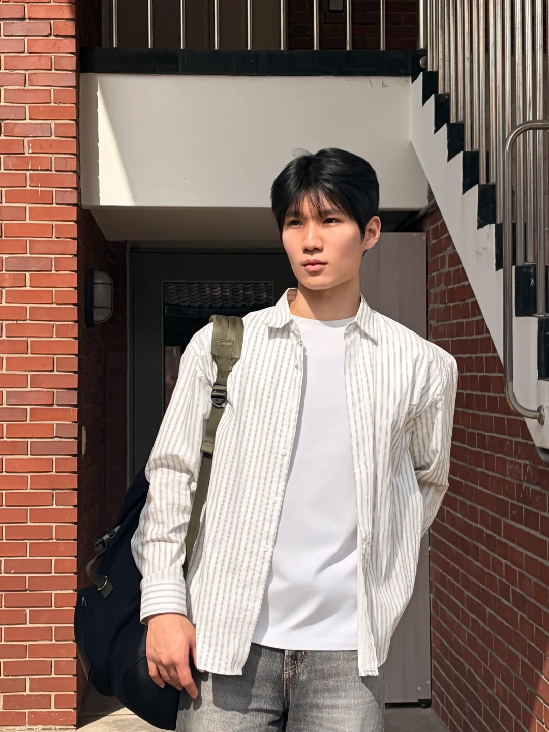 DAYSTAND 파인 스트라이프 데일리 루즈핏 셔츠 추가 이미지 4