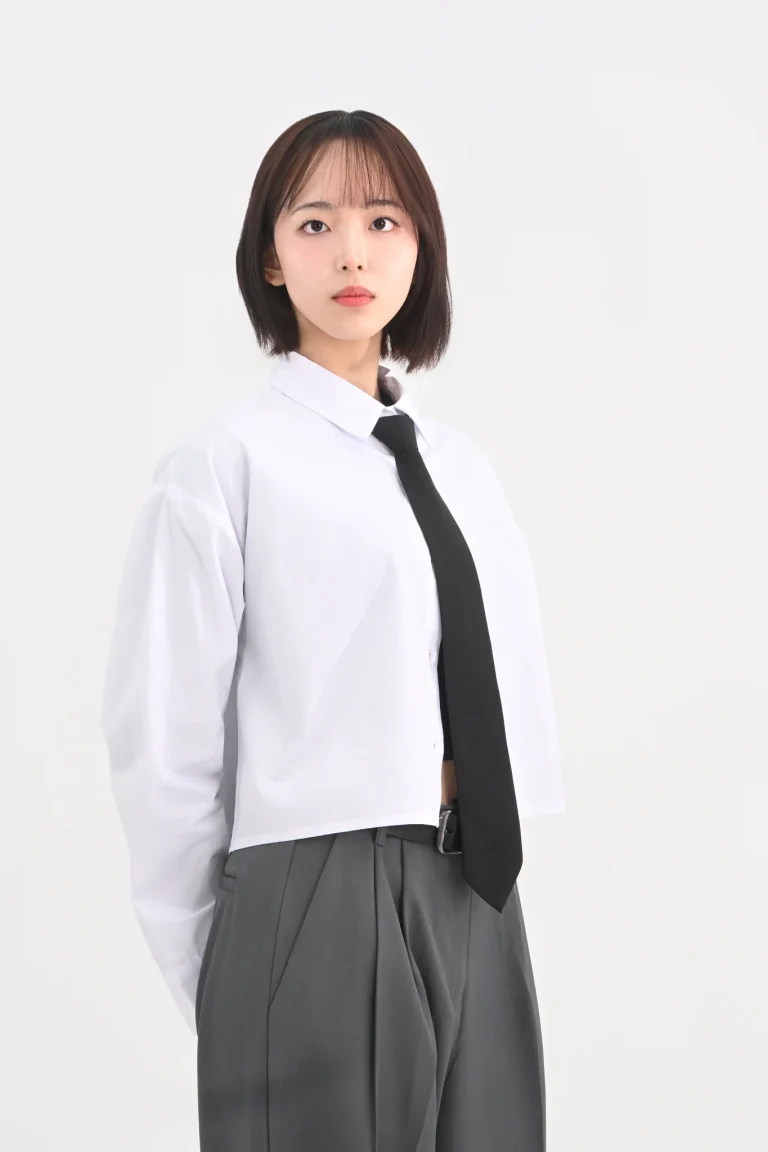 DAYSTAND 화이트 백 슬릿 크롭 셔츠 대표 이미지