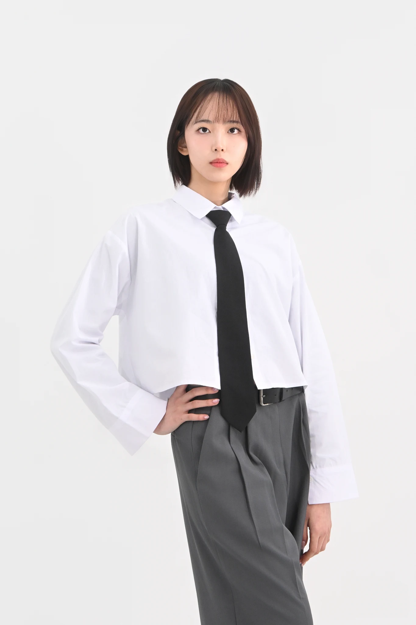 DAYSTAND 화이트 백 슬릿 크롭 셔츠 추가 이미지 1