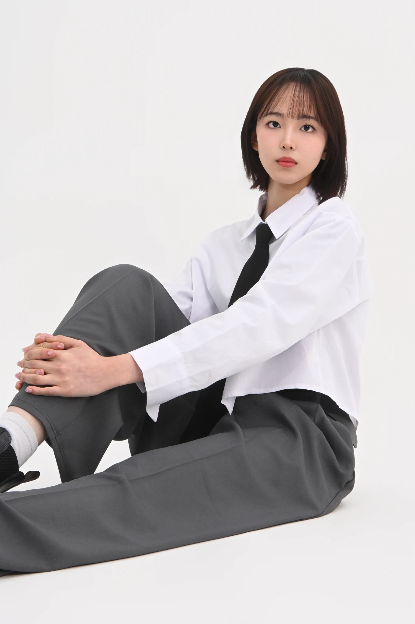 DAYSTAND 화이트 백 슬릿 크롭 셔츠 추가 이미지 3