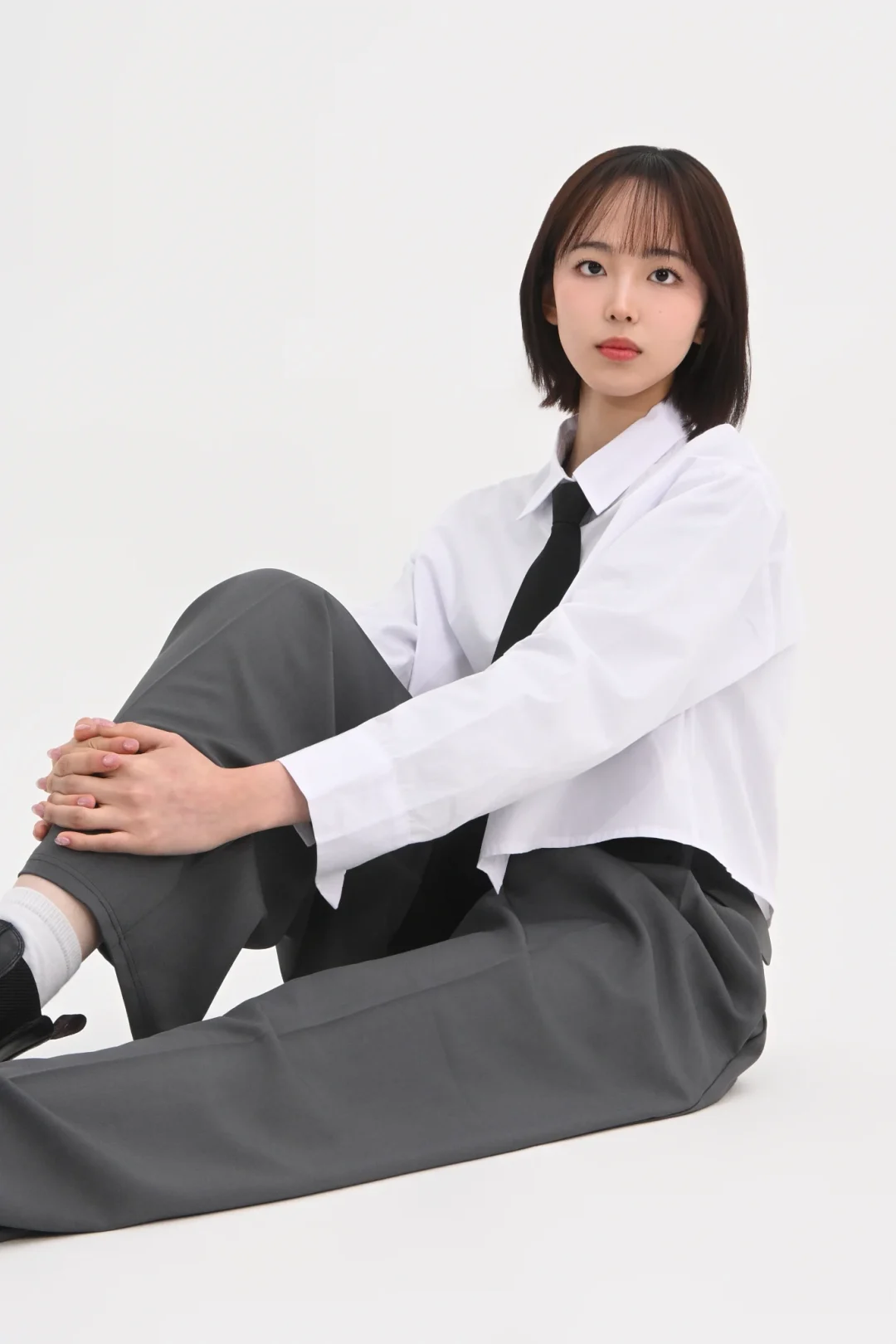 DAYSTAND 화이트 백 슬릿 크롭 셔츠 추가 이미지 3