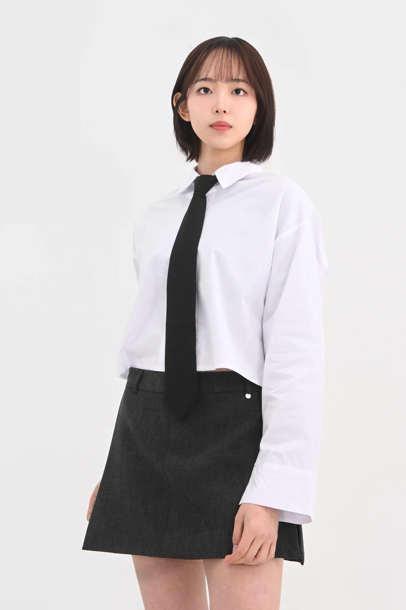 DAYSTAND 화이트 백 슬릿 크롭 셔츠 추가 이미지 10