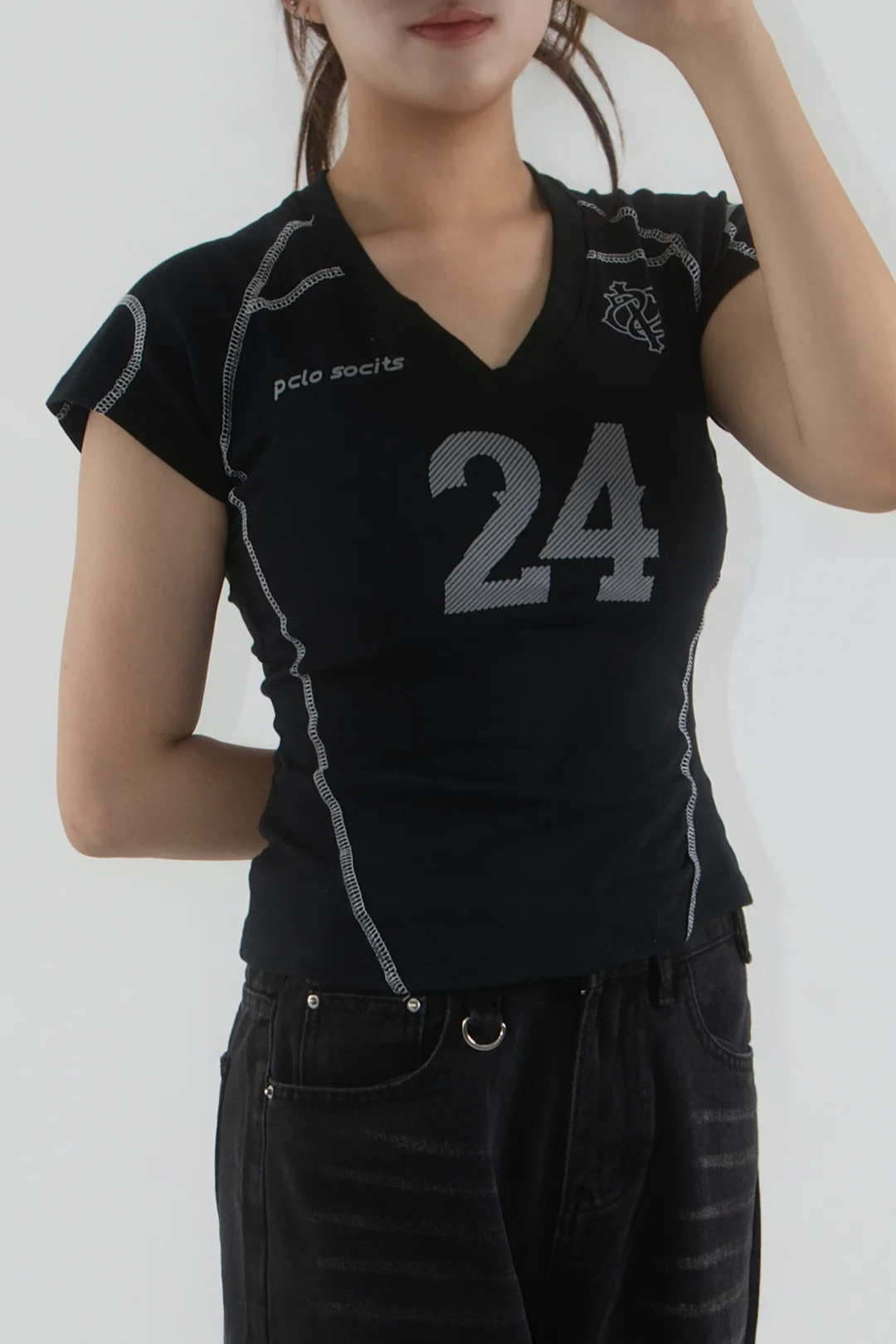 DAYSTAND 24 배색 브이넥 크롭 티 추가 이미지 11