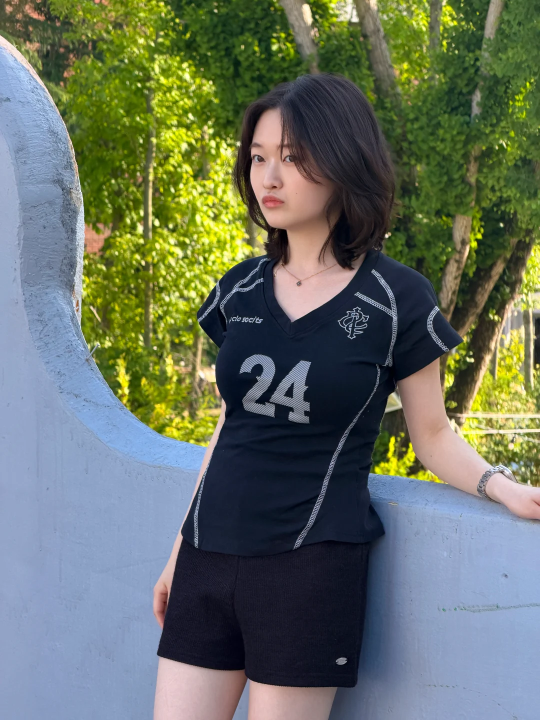 DAYSTAND 24 배색 브이넥 크롭 티 추가 이미지 14