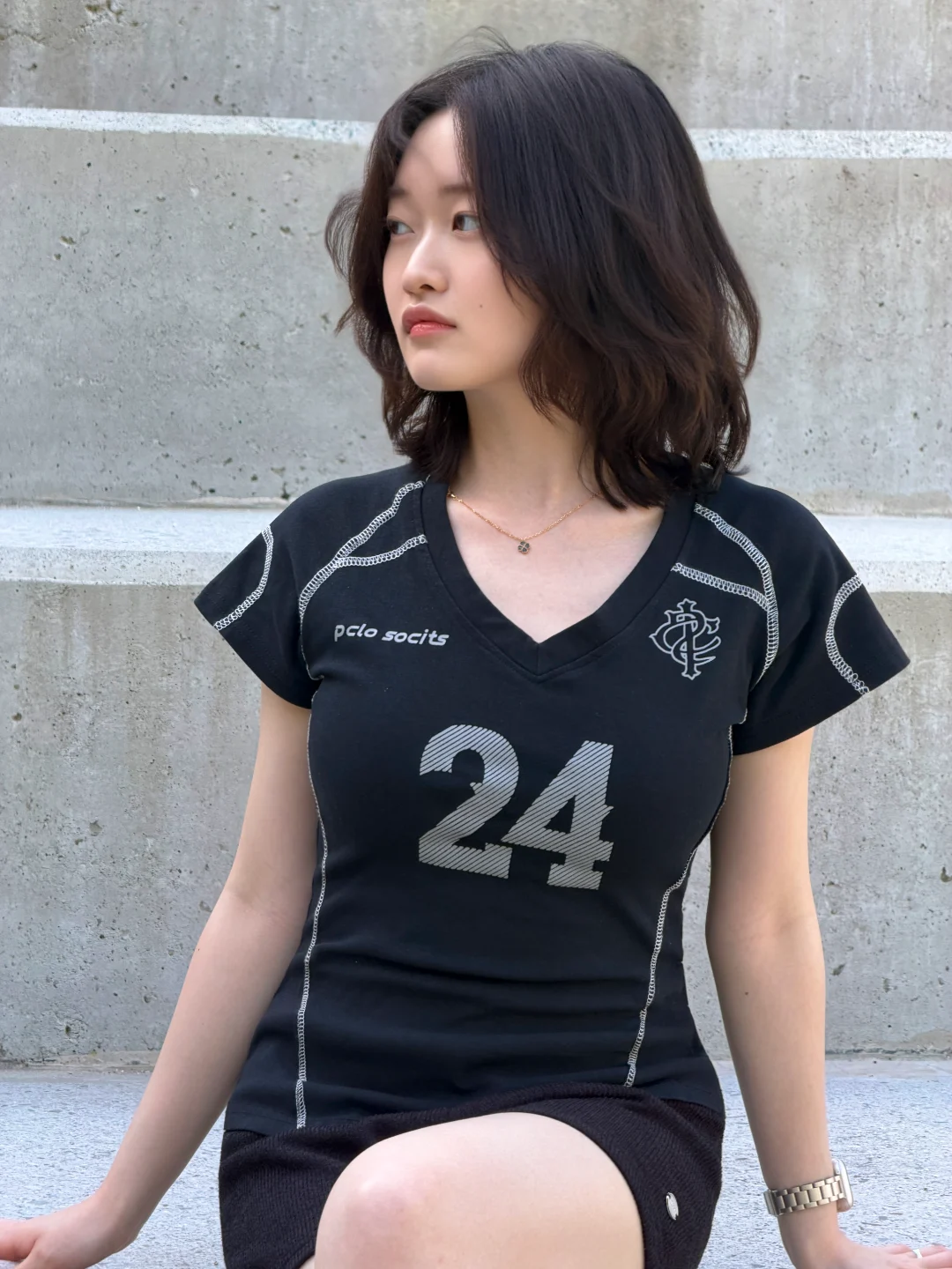 DAYSTAND 24 배색 브이넥 크롭 티 추가 이미지 15