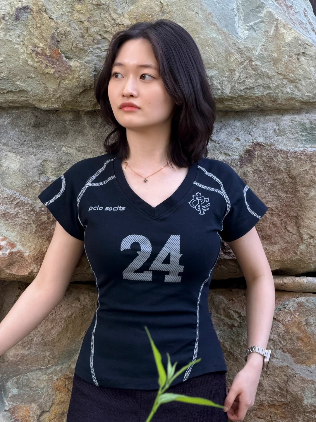 DAYSTAND 24 배색 브이넥 크롭 티 추가 이미지 16