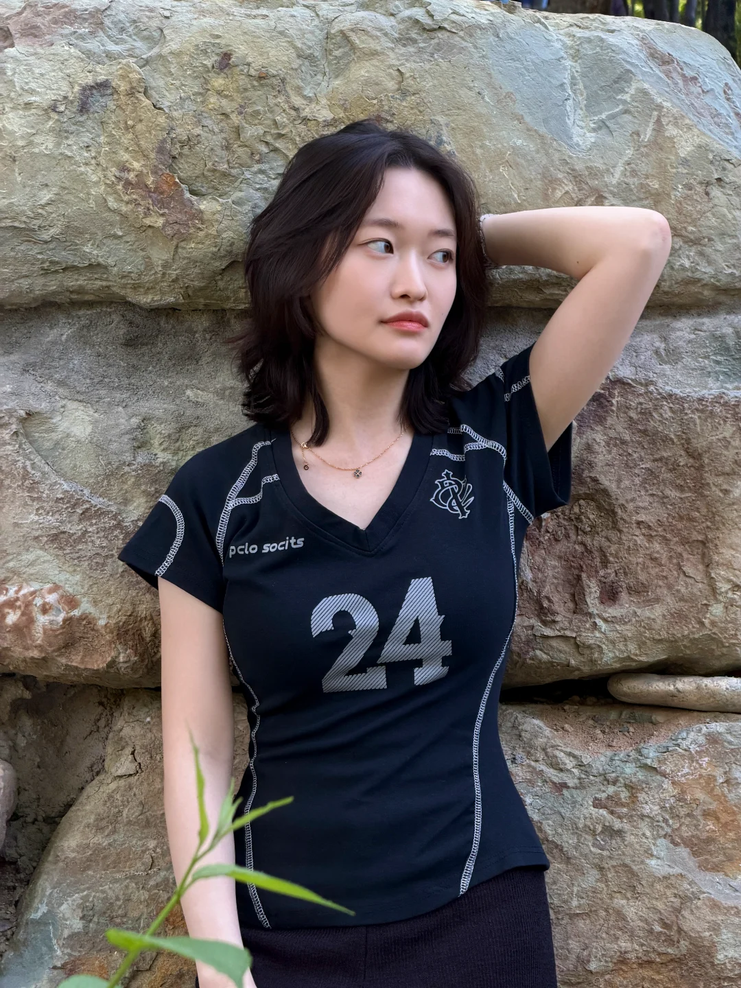 DAYSTAND 24 배색 브이넥 크롭 티 추가 이미지 18