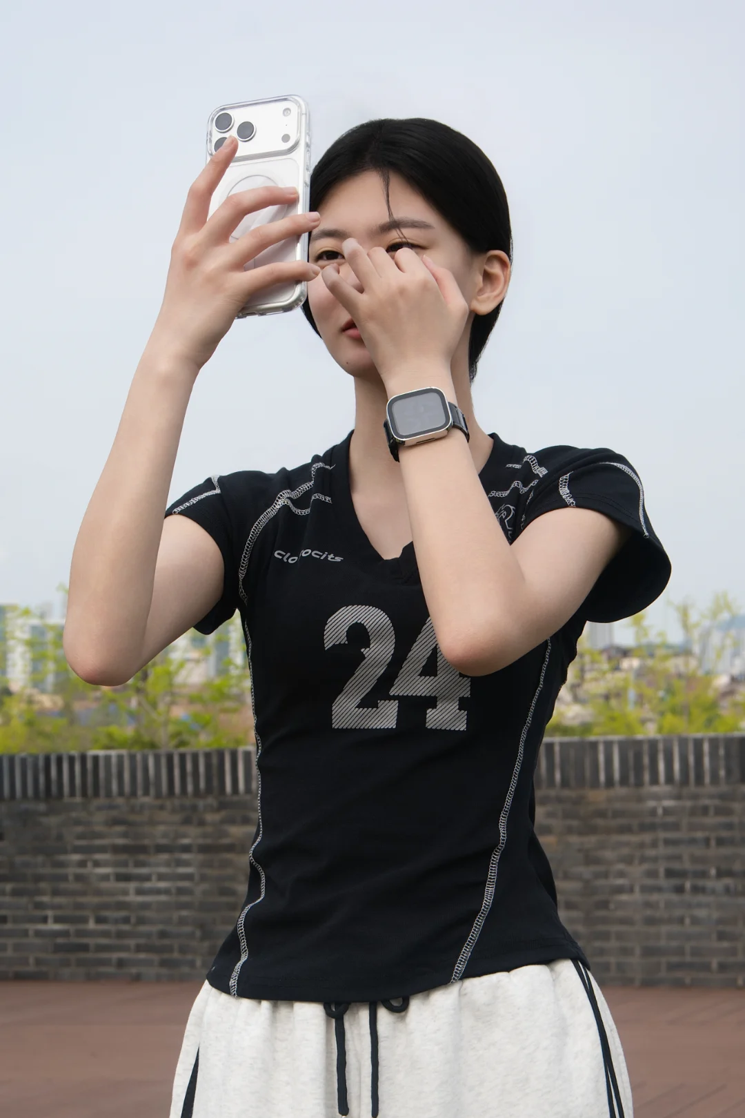 DAYSTAND 24 배색 브이넥 크롭 티 추가 이미지 20
